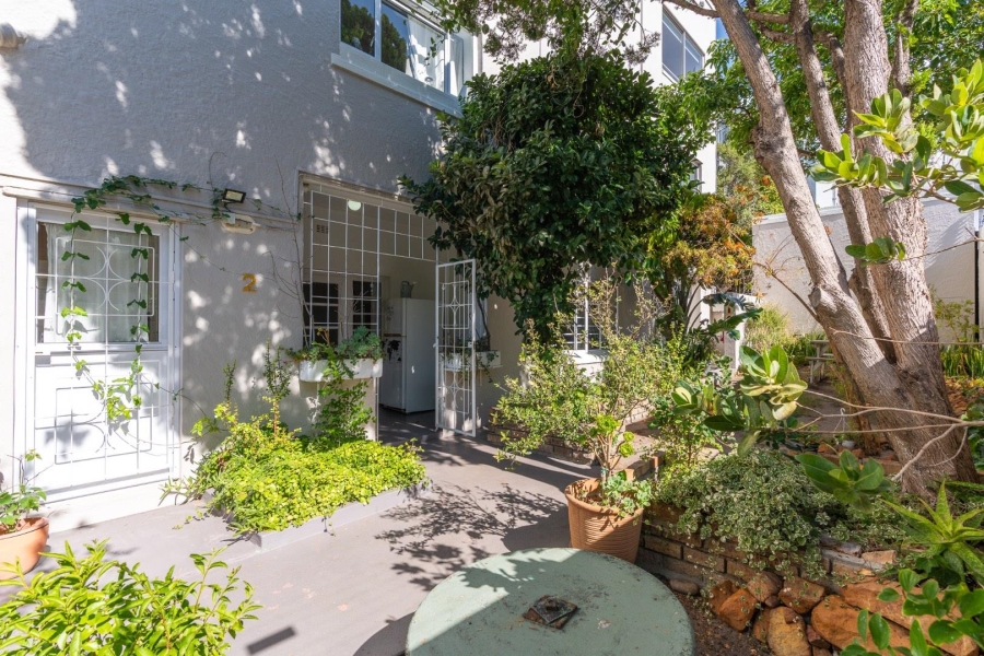 2 Bedroom Property for Sale in Vredehoek Western Cape